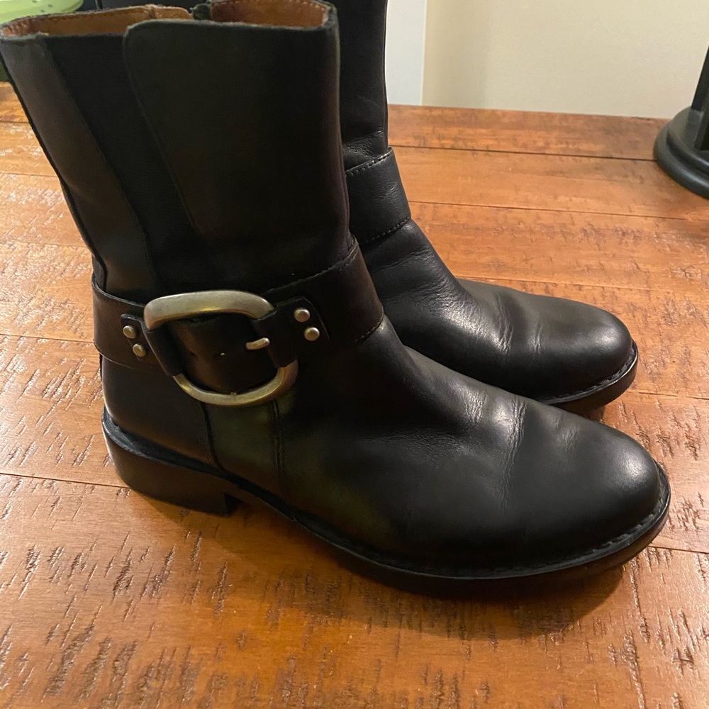Fossil black leather boots
